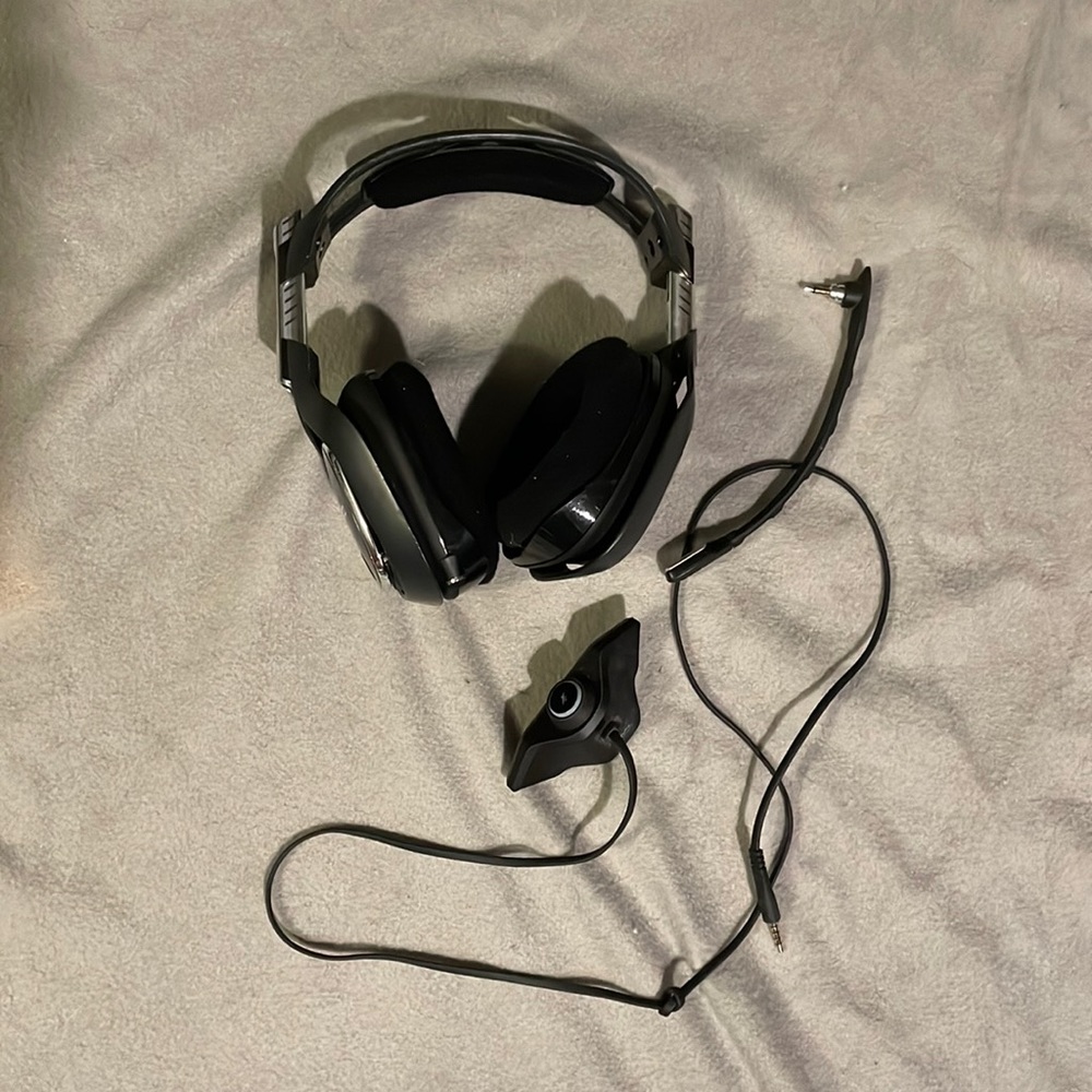 Xbox 1 x headset with mic and cord